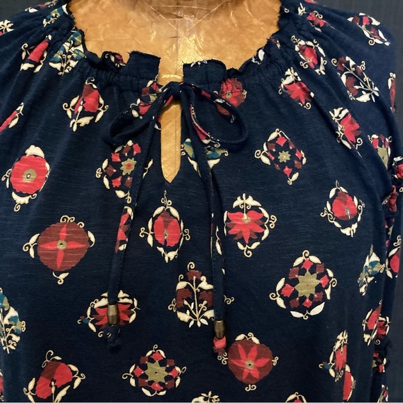 Wonderly 100% Cotton Long Sleeved Knit Blouse in Navy with Floral Design - Picture 2 of 9
